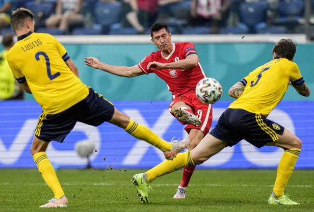  莱万多夫斯基重返安联球场受追捧  